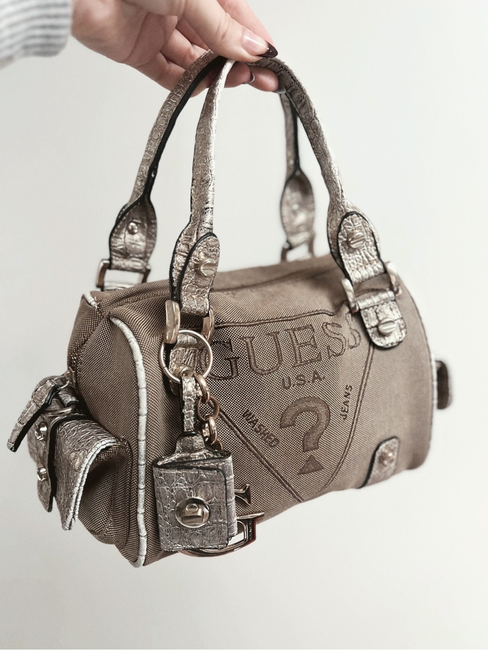 2002 RARE Vintage GUESS | Mini Duffle Handbag - Picture 3 of 9